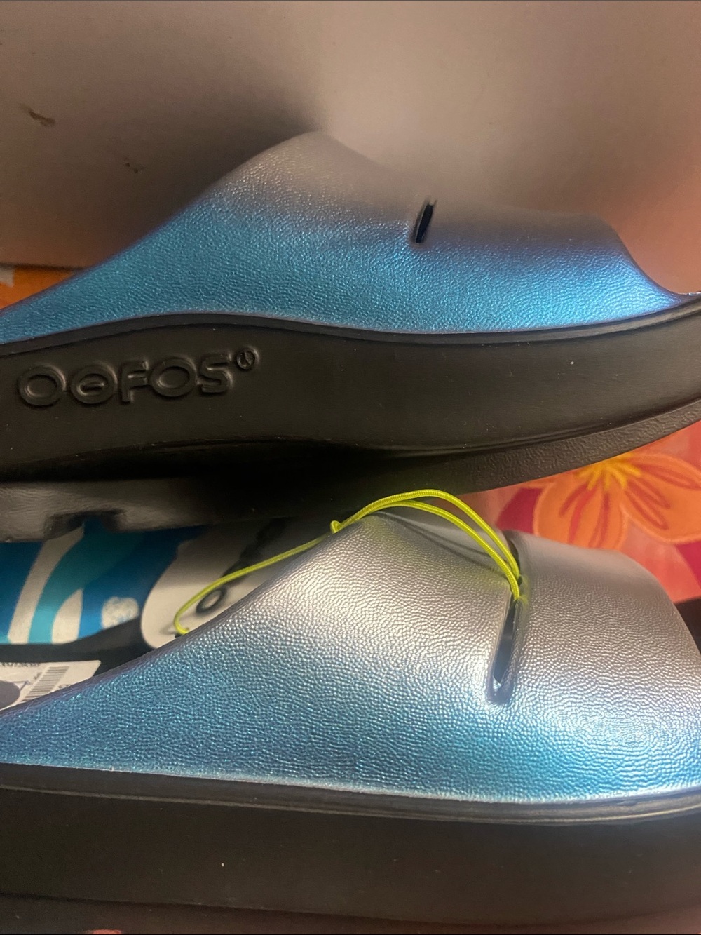 OOFOS Women's Slide Sandals OOAHH Luxe “Frost”  Size 7  Metallic Silver/Blue - Picture 10 of 10